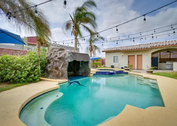 Luxe With Private Pool! Holiday home *