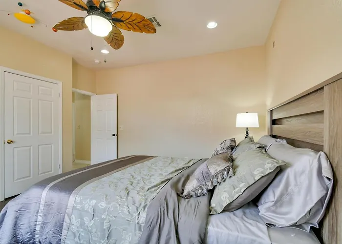 Luxe With Private Pool! Holiday home *