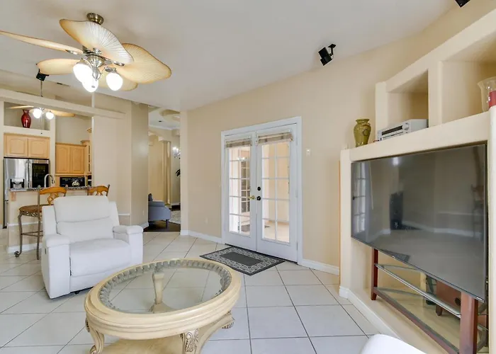Holiday home Luxe With Private Pool!
