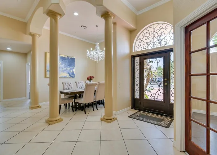 Holiday home Luxe With Private Pool! *
